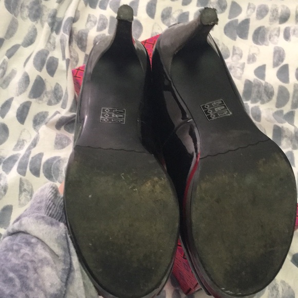 Moda Spana Black Heels with Gray and Red Footbed Sz 10 - Picture 4 of 4